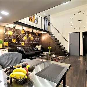 Appartamento Goldcentral Art B6-private Terrace-steps From New York Cafe, Budapest